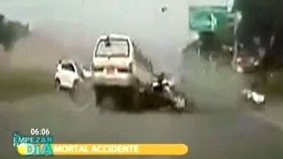 Brutal accidente vehículo se parte en dos tras choque [upl. by Gniy732]