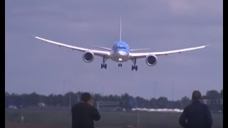 Piloot Dreamliner haalt grapje uit vliegtuigspotters in paniek [upl. by Nomead]