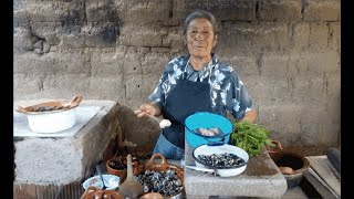 😀Como PREPARAR un rico HUITLACOCHE en MOLE  cocinando con lauren [upl. by Darla]