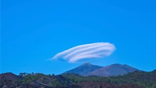 Stunning TimeLapse Of Lenticular Cloud [upl. by Leelah785]