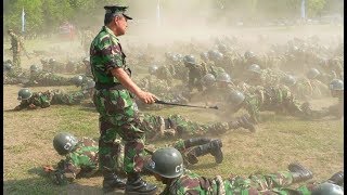 Latihan Tentara Indonesia Yang Menguras Fisik Dan Mental [upl. by Anomer]