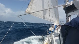 Temporal duro en el Atlantico Norte navegando a vela con el velero Sirocodiez [upl. by Eednas]