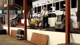 The Wurzels  The Shepton Mallet Matador [upl. by Einiar]