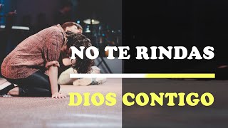 No Te Rindas  Dios Está Contigo  Vídeo de Motivación  Inspiración Cristiana [upl. by Salita967]